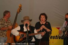 Lewis-family-2006096